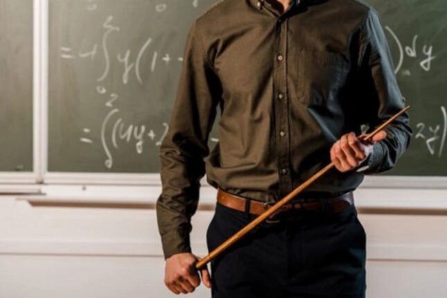 Məktəb direktoru şagirdi döyüb? – Araşdırma başlandı