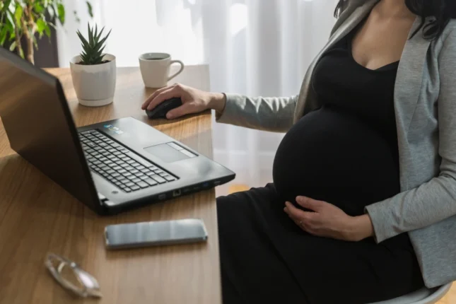 Bir sıra hallarda hamilələrə əlavə məzuniyyət veriləcək