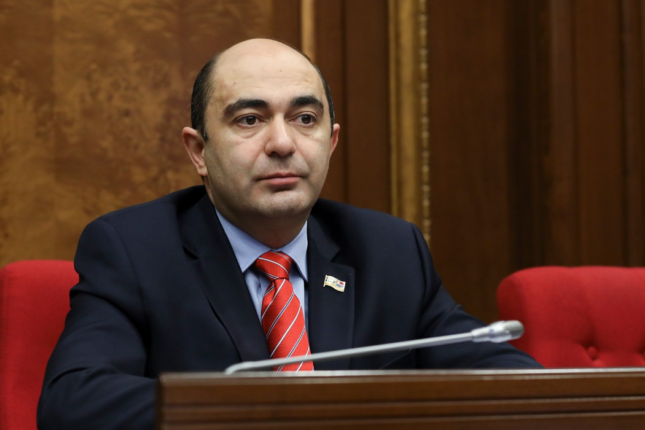 Marukyan niyə mırıldayır?