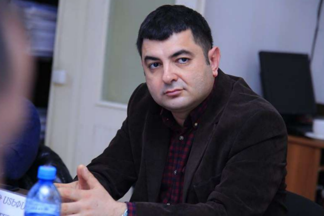 Erməni politoloq: “Biz Qarabağın girovuna çevrilmişdik”