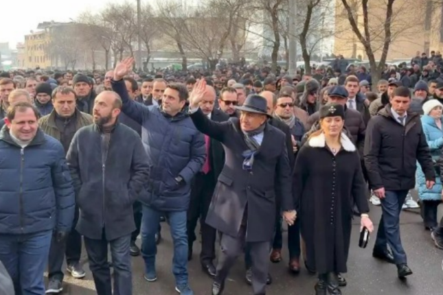 Paşinyanın “xaç yürüşü”: “Bakının təlimatını yerinə yetirirlər”