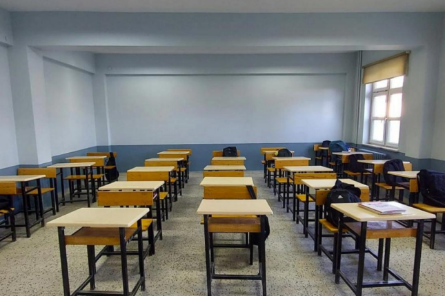 Türkanda məktəb böhranı: valideynlər uşaqları Hövsana daşıyır