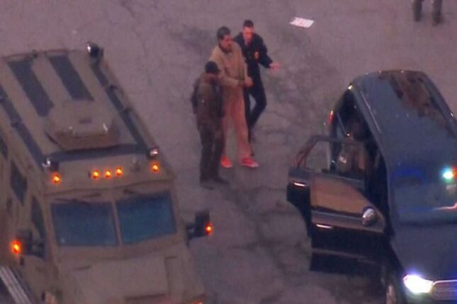 Maduro helikopterlə məhkəməyə aparılır – VİDEO