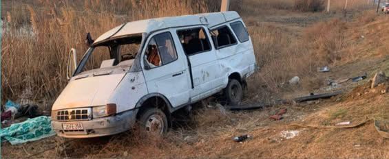 Sürücünün başı telefona qarışdı, avtomobil aşdı – TƏFƏRRÜAT