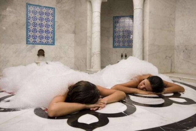 Təhlükəsizlik qüvvələri qadın hamamına basqın edib – ƏMƏLİYYAT