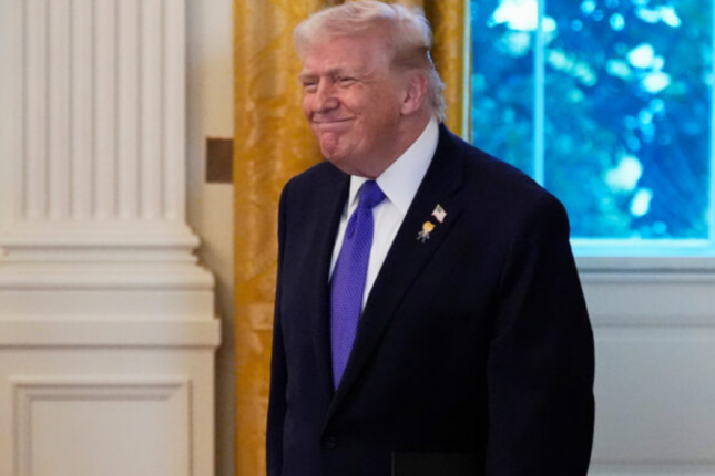 Tramp özünü “Venesuela prezidenti” elan etdi-FOTO