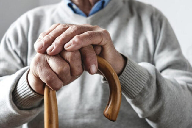 Gənc qızla evlənən 78 yaşlı kişi binadan yıxılıb öldü – ŞOK FAKTLAR