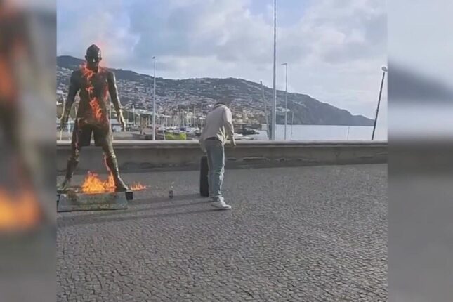 Ronaldonun heykəlini yandırdılar – VİDEO