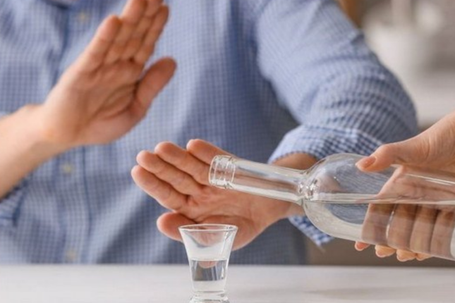 Cəmi bir ay spirtli içkilərdən uzaq durmağın elmi əsaslı 12 faydası