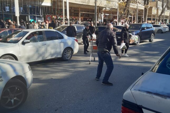 “Möcüzə” Marketin yaratdığı “möcüzə”: Səkini qanunsuz biznesə çevirdilər — VİDEOreportaj “Möcüzə” Marketin yaratdığı “möcüzə”: Səkini qanunsuz biznesə çevirdilər — VİDEOreportaj