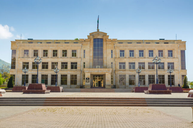 Qəbələdə İcra Hakimiyyətindəki şok əlbəyaxa davanın yeni təfərrüatları