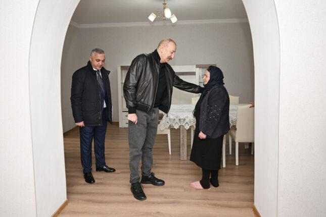 İlham Əliyev Ağdərədə vətəndaşın evində oldu – FOTOLAR