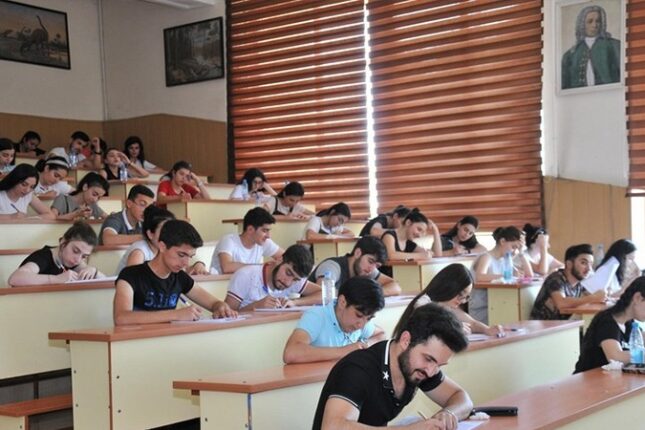 Ali məktəblərdə imtahanlar başlayır