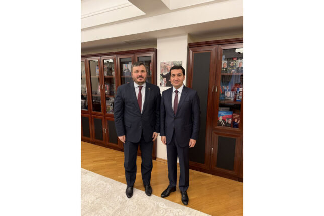Hikmət Hacıyev Ukrayna səfiri ilə görüşdü