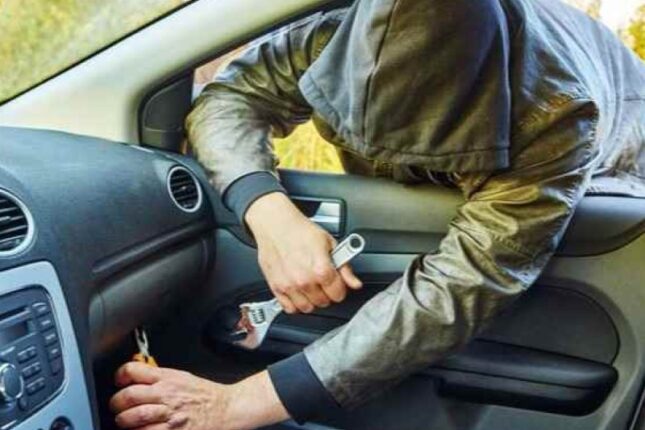 Avtomobillərdən oğurluq edən şəxs saxlanıldı – VİDEO