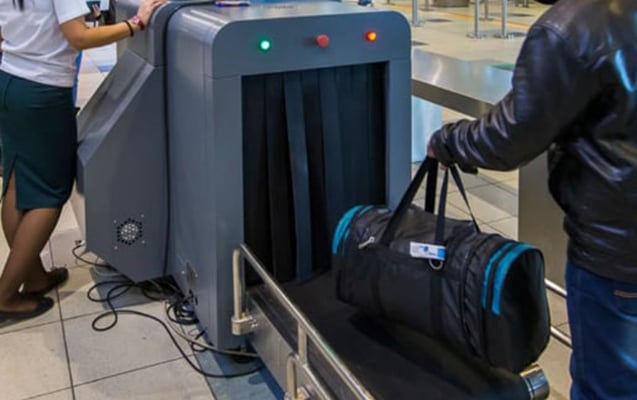 Dövlət Vergi Xidmətinin əməkdaşı 18 kq qızılla tutuldu – Evindən silah çıxdı