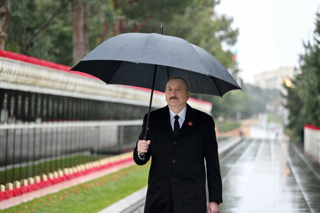 Prezident Şəhidlər xiyabanını ziyarəti ilə bağlı videoçarx paylaşdı