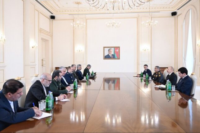 Prezident İranın müdafiə nazirini qəbul etdi – FOTOLAR