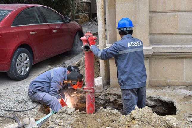 Teymur Elçin küçəsində 370 metr su xətti yenisi ilə əvəzləndi (FOTO/VİDEO) Teymur Elçin küçəsində 370 metr su xətti yenisi ilə əvəzləndi (FOTO/VİDEO)