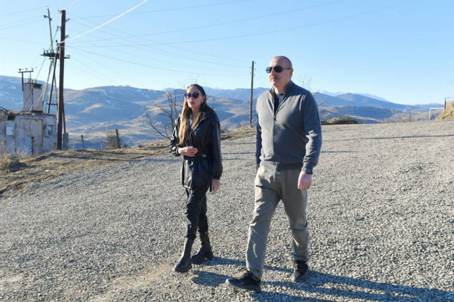 İlham Əliyev ailəsi ilə Xocalıya getdi