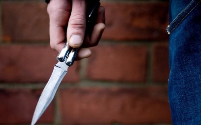 İş yoldaşına “işverən” dedi – Bıçaqlandı