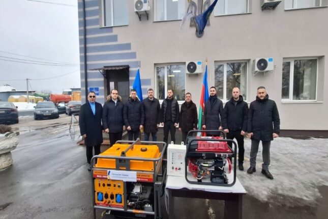 Azərbaycandan göndərilən yardım Ukraynaya təhvil verildi (FOTO)