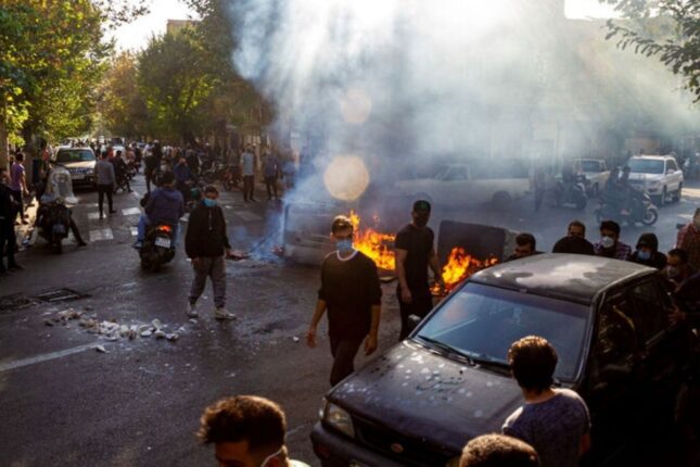 Polis kənara çəkilir: İran yenidən qarışacaqmı?