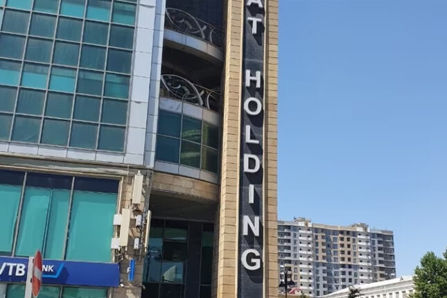 Mehdiyevin qardaşının tikdirdiyi qəzalı bina – Lifti belə yoxdur…