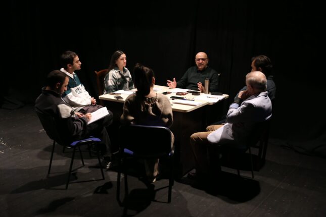 Gənc Tamaşaçılar Teatrında  “Qodo həsrətində” tamaşasının oxunuş məşqlərinə başlanılıb