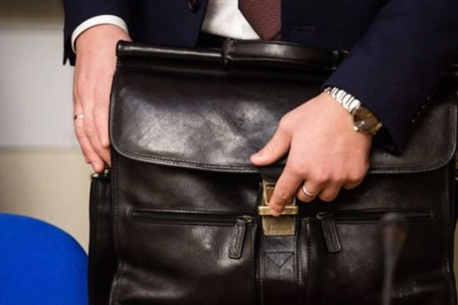 İcra Hakimiyyətinin iki vəzifəli şəxsi işdən çıxarıldı