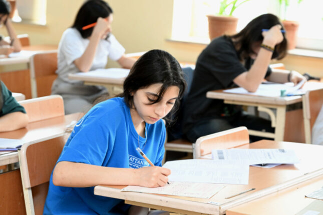 Kolleclərə sənəd qəbuluna BAŞLAYIR