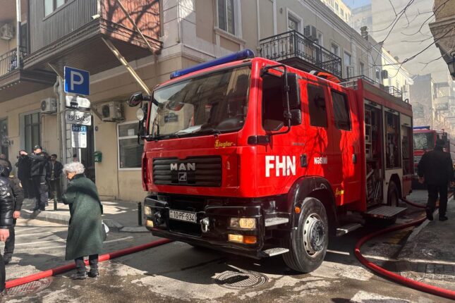 “Tarqovı”dakı binada yanğın hələ söndürülməyib