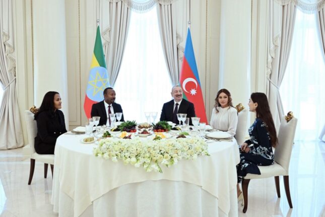 Prezidentlə xanımının adından rəsmi nahar verildi – Video