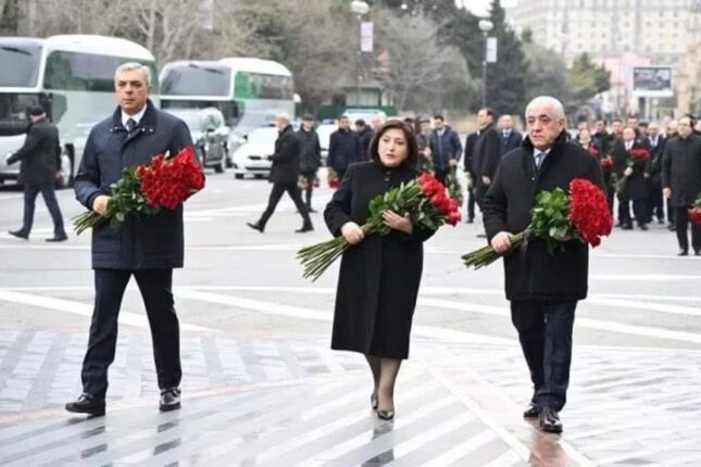 Dövlət rəsmiləri Xocalı soyqırımı abidəsini ziyarət etdi-FOTO