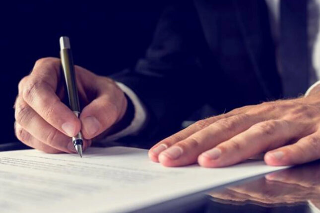 Nazirin iki müavini vəzifəsindən azad edildi