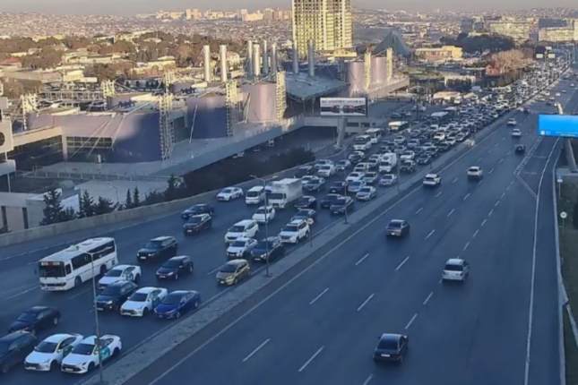 Sürücülərin nəzərinə! – 20 istiqamətdə tıxac var