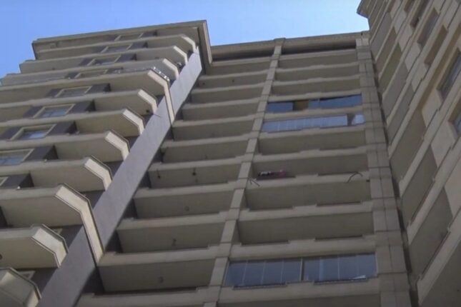 Özünü binadan atan kişi bir ay öncə bacısını bıçaqlayıbmış – Foto