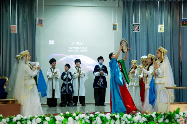 226 nömrəli orta məktəbdə “Ana dilim, varlığım” adlı ədəbi-bədii gecə keçirilib-Fotolar