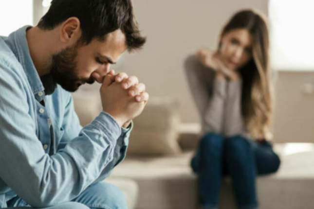 Sosial şəbəkədə arvadını və qızını təhqir edən kişi həbs edildi