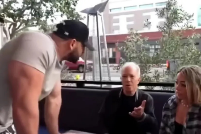 Epşteynin davamçısı 75 yaşlı yəhudi prodüser 15 yaşlı qızla… — VİDEO