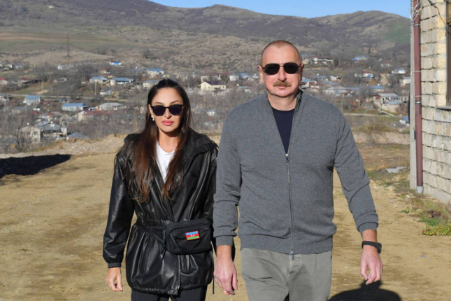 Prezident xanımı və qızı ilə Xocavəndə getdi