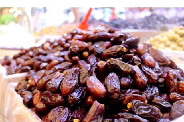 Satışda olan xurmalar: Əgər çox parlaq, yapışqandırsa…