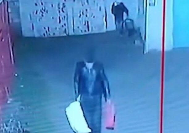 Sumqayıtda evdən oğurluq edən qadın və kişinin anbaan görüntüləri