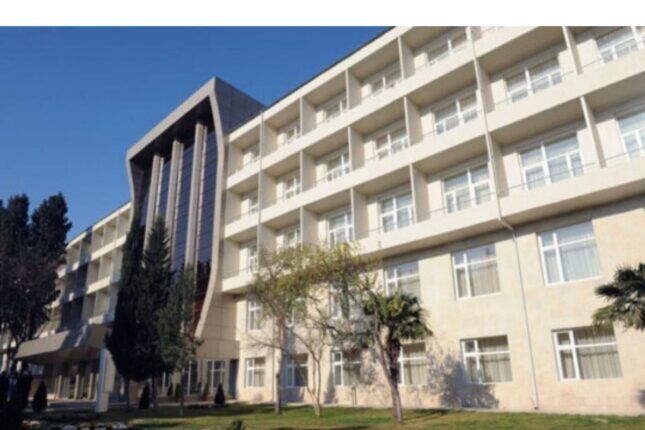 Elmi Cərrahiyyə Mərkəzində qalmaqal: Yeddi professor kənarlaşdırıldı – VİDEO