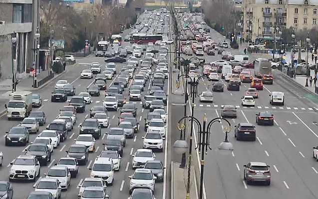 13 istiqamət tıxaclıdır – yollardakı son DURUM