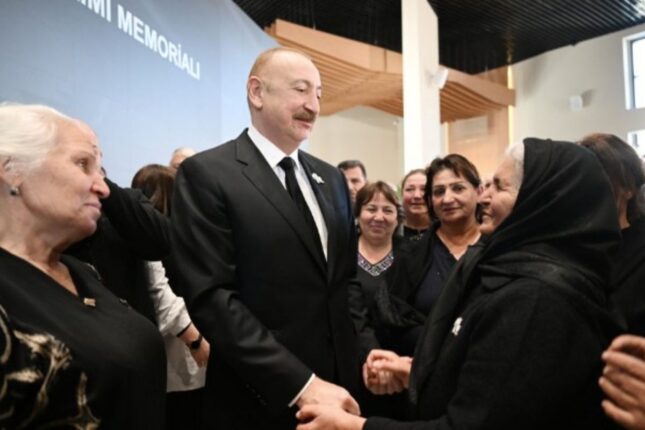 “Razı olarsınızmı boynunuzu qucaqlayıb, üzünüzdən öpüm?” – Prezidentlə səmimi görüş