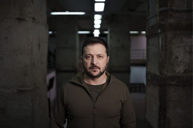 “İki il sığınacaqda yaşadım” — Zelenski həyatını danışdı