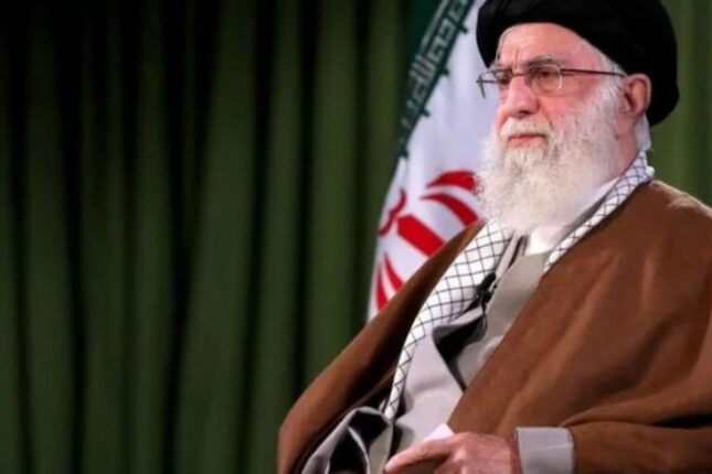 Xamenei Tehrandan çıxarıldı