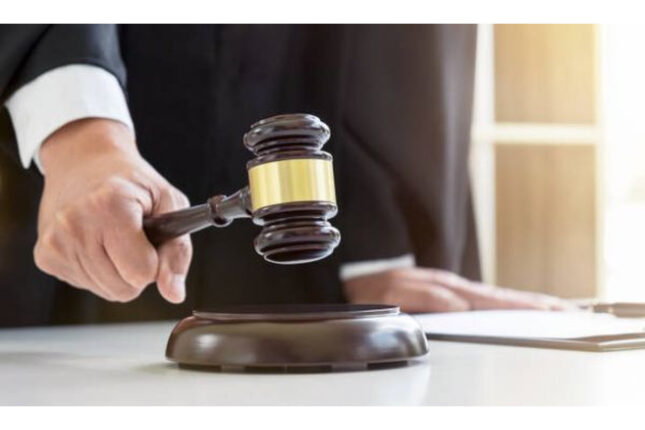 Kembric məzunu Bakıda məhkəməyə çıxarıldı