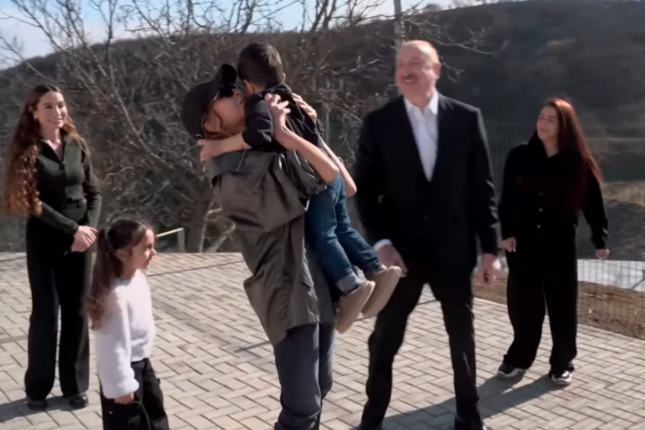 “Mən sizi televizorda görəndə çox sevinirəm” – Video